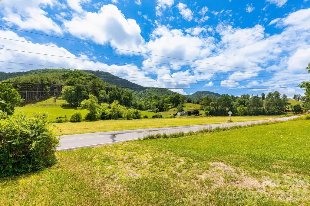 4085 Jacks Creek Road Burnsville NC 28714