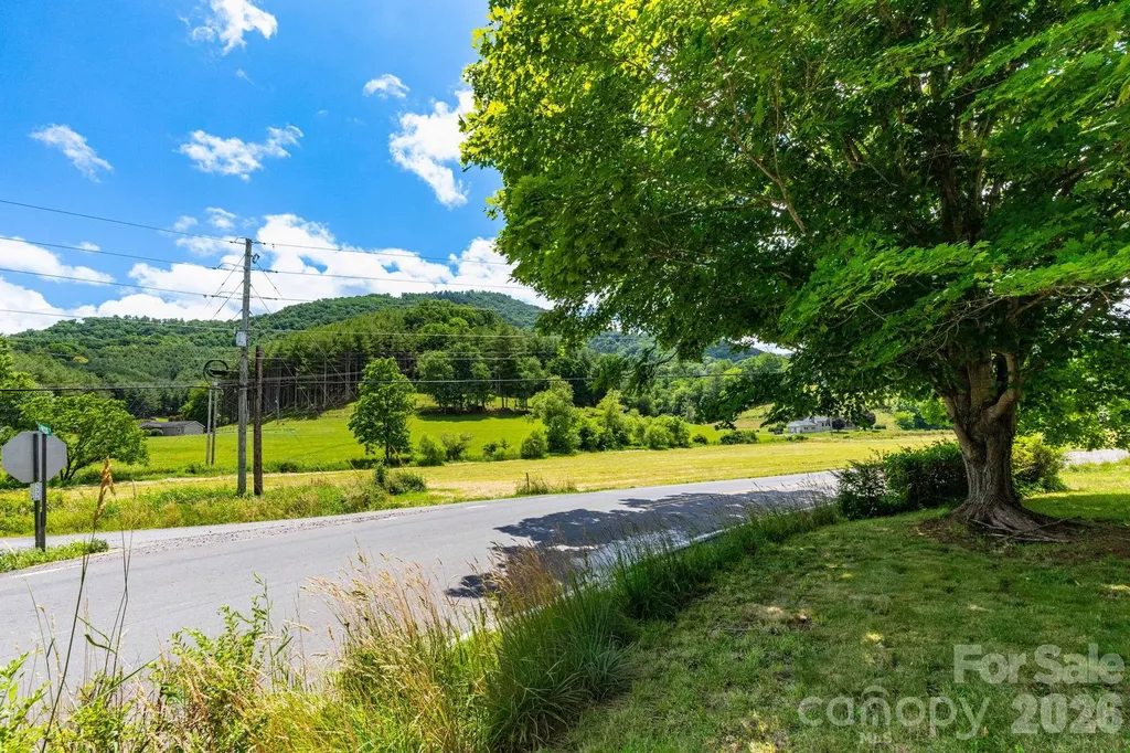 4085 Jacks Creek Road Burnsville NC 28714