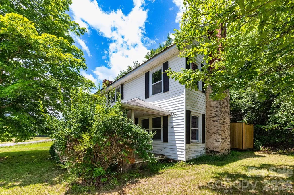4085 Jacks Creek Road Burnsville NC 28714