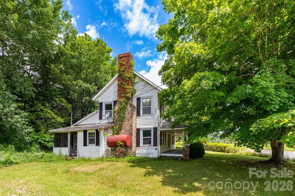 4085 Jacks Creek Road Burnsville NC 28714