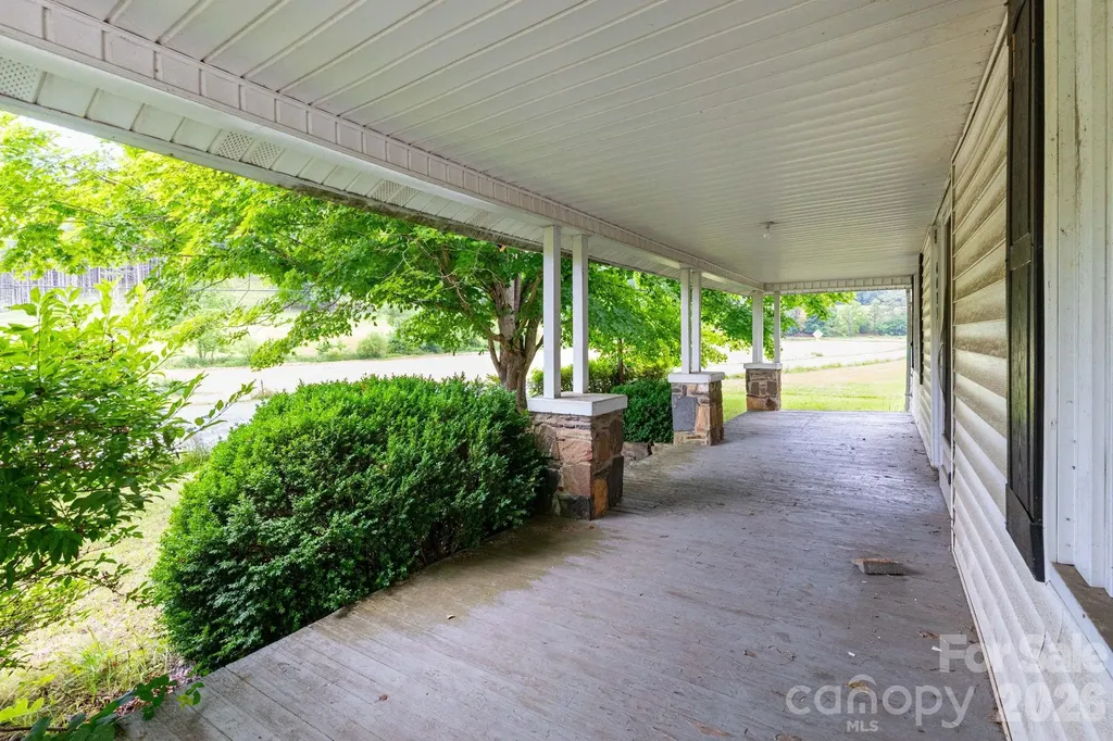 4085 Jacks Creek Road Burnsville NC 28714