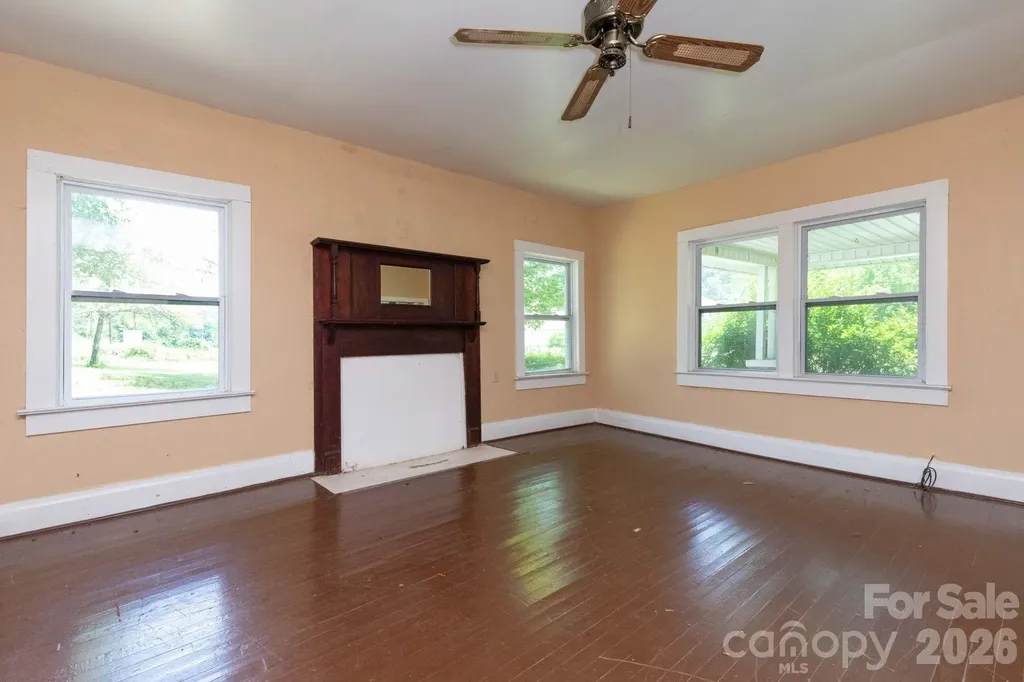 4085 Jacks Creek Road Burnsville NC 28714