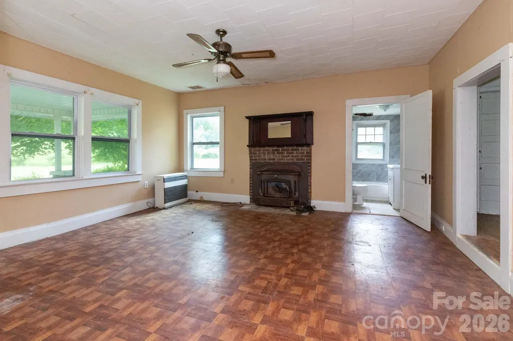 4085 Jacks Creek Road Burnsville NC 28714