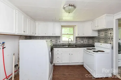 4085 Jacks Creek Road Burnsville NC 28714