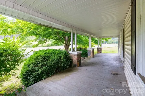 4085 Jacks Creek Road Burnsville NC 28714