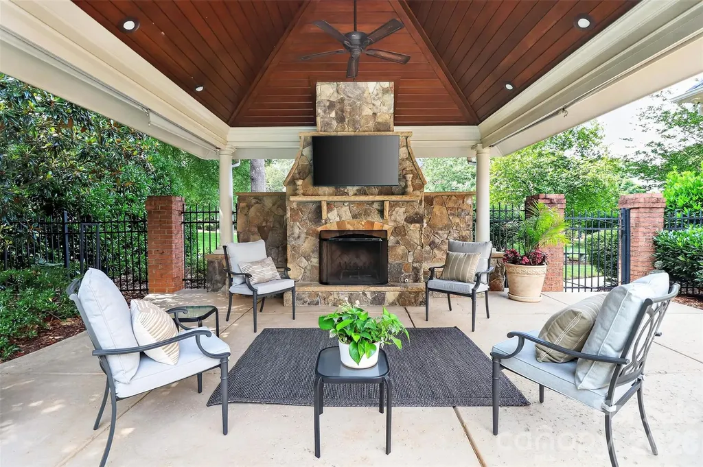 6907 Meadow Run Lane Charlotte NC 28277