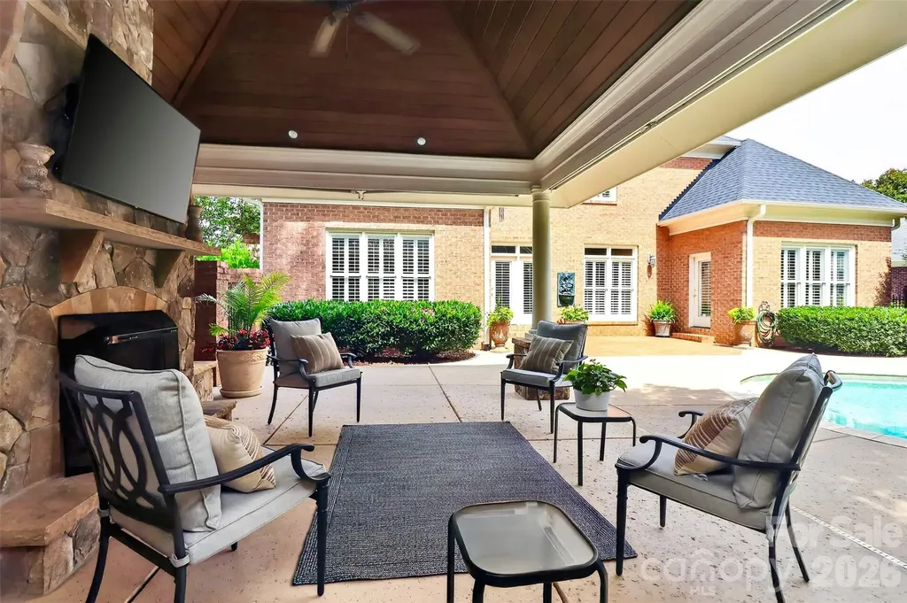 6907 Meadow Run Lane Charlotte NC 28277