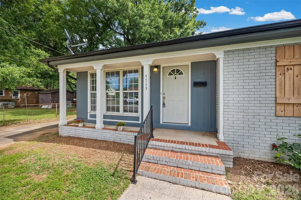 4713 Tanglebriar Drive Charlotte NC 28208