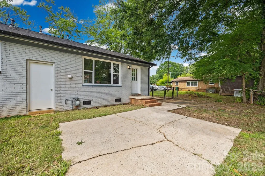 4713 Tanglebriar Drive Charlotte NC 28208