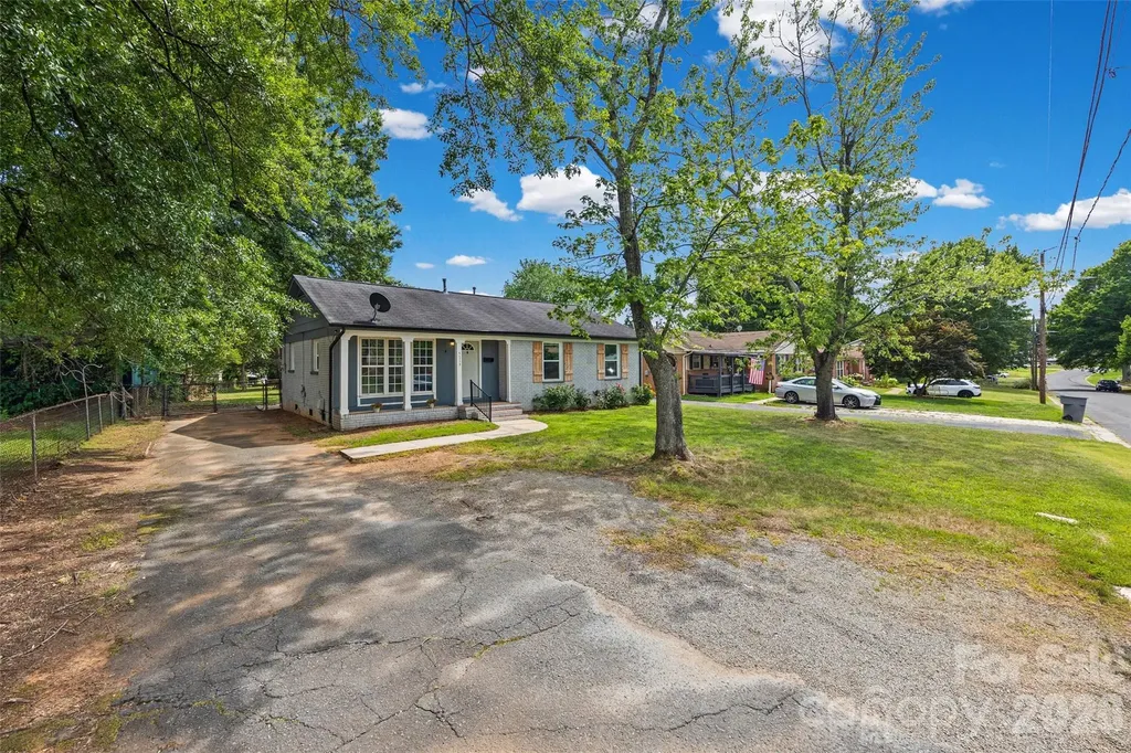 4713 Tanglebriar Drive Charlotte NC 28208
