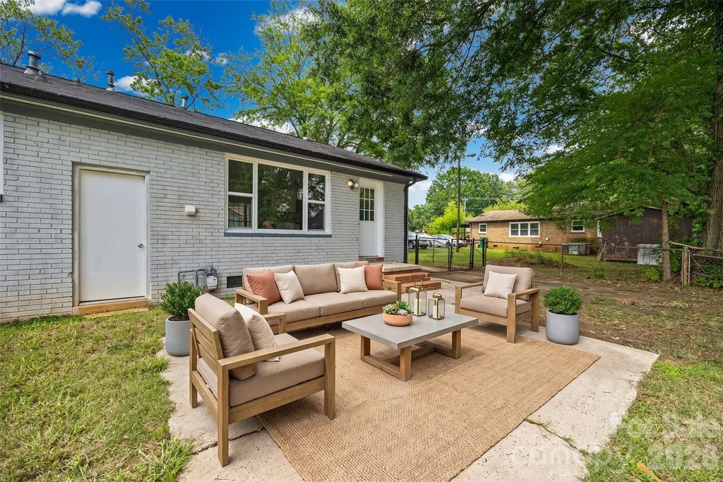 4713 Tanglebriar Drive Charlotte NC 28208