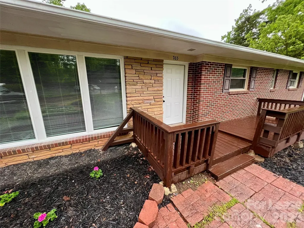 765 8th Avenue Drive SE Hickory NC 28602
