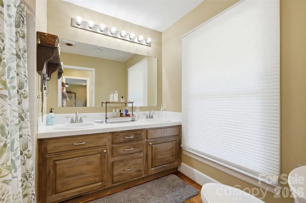 2620 Lynbridge Drive Charlotte NC 28226