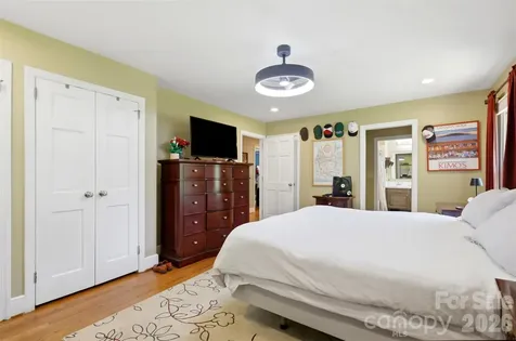 2620 Lynbridge Drive Charlotte NC 28226