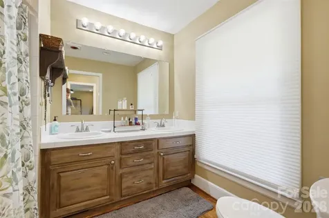 2620 Lynbridge Drive Charlotte NC 28226