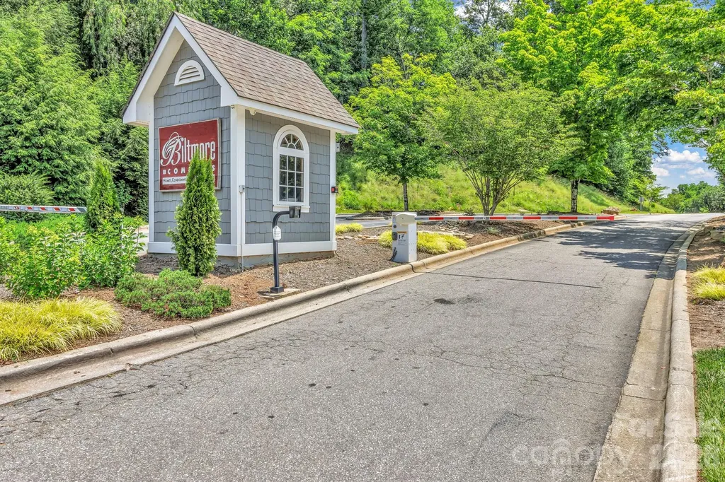 2601 Sagamore Lane Asheville NC 28806