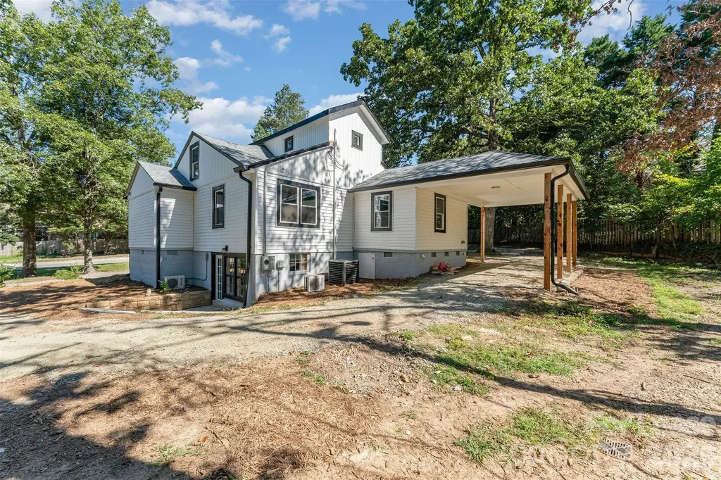 1906 New Garden Road Greensboro NC 27410