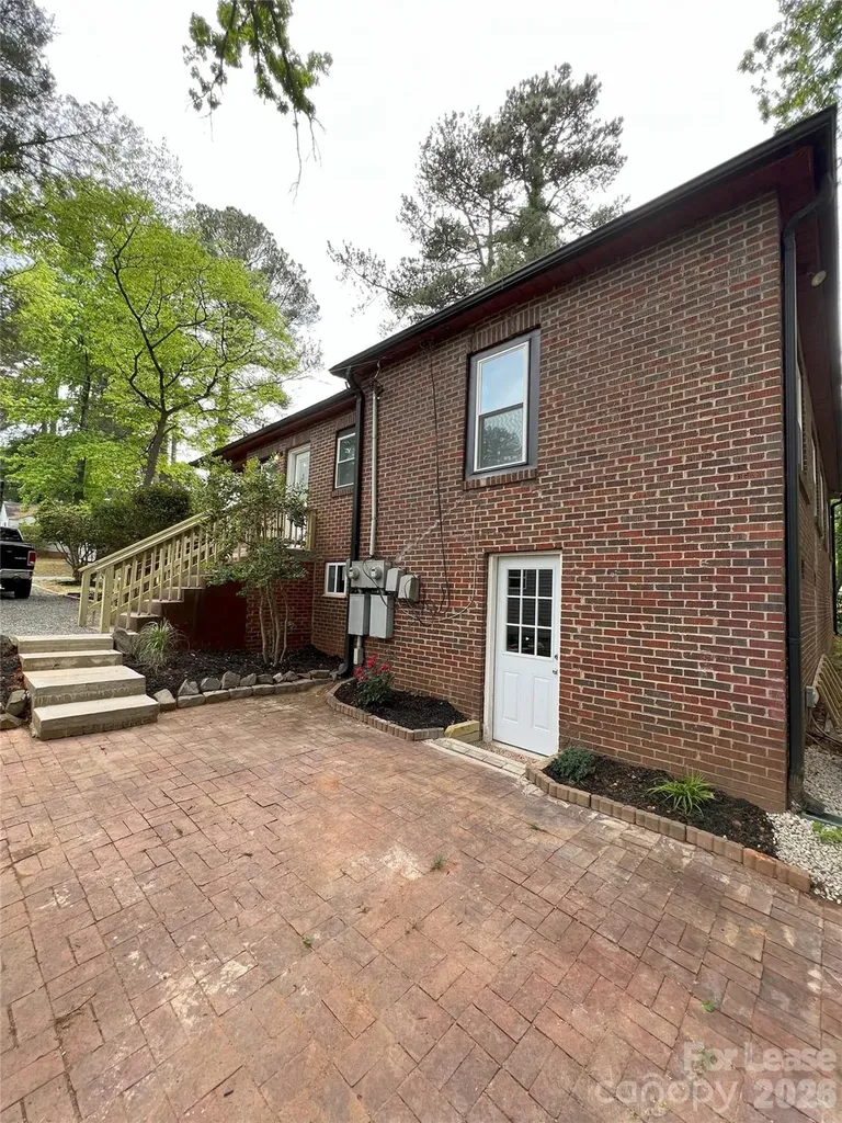 538 Hillandale Street NE Concord NC 28025