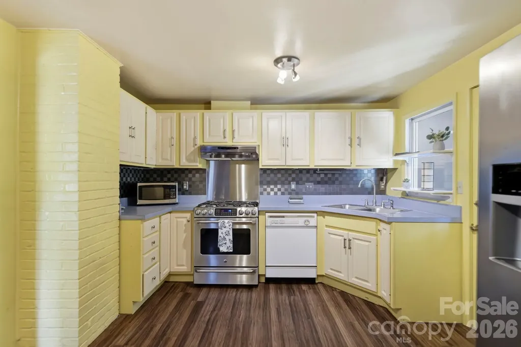 10 Eola Avenue Asheville NC 28806