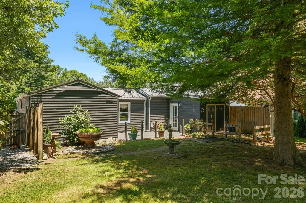 10 Eola Avenue Asheville NC 28806