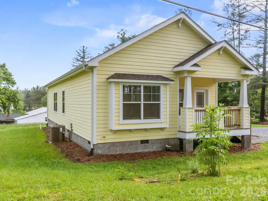 1508 Pennsylvania Avenue Hendersonville NC 28739