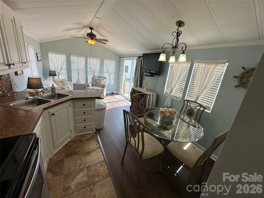 143 Dove Street New London NC 28127