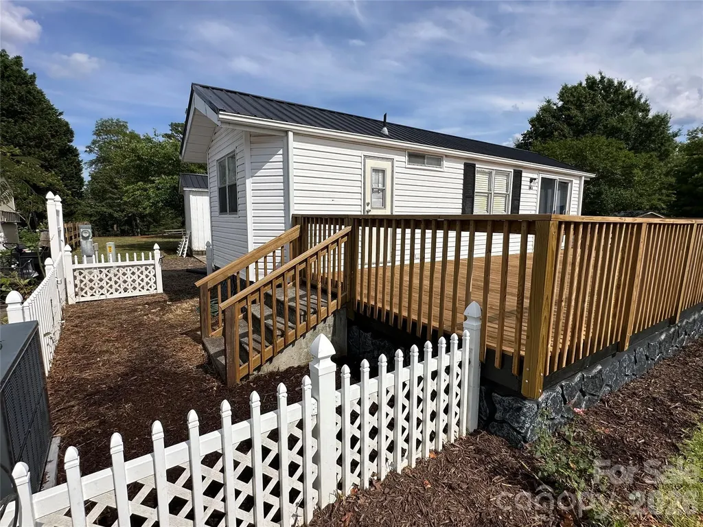 143 Dove Street New London NC 28127