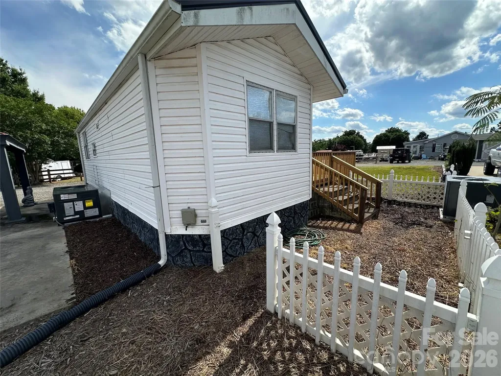 143 Dove Street New London NC 28127
