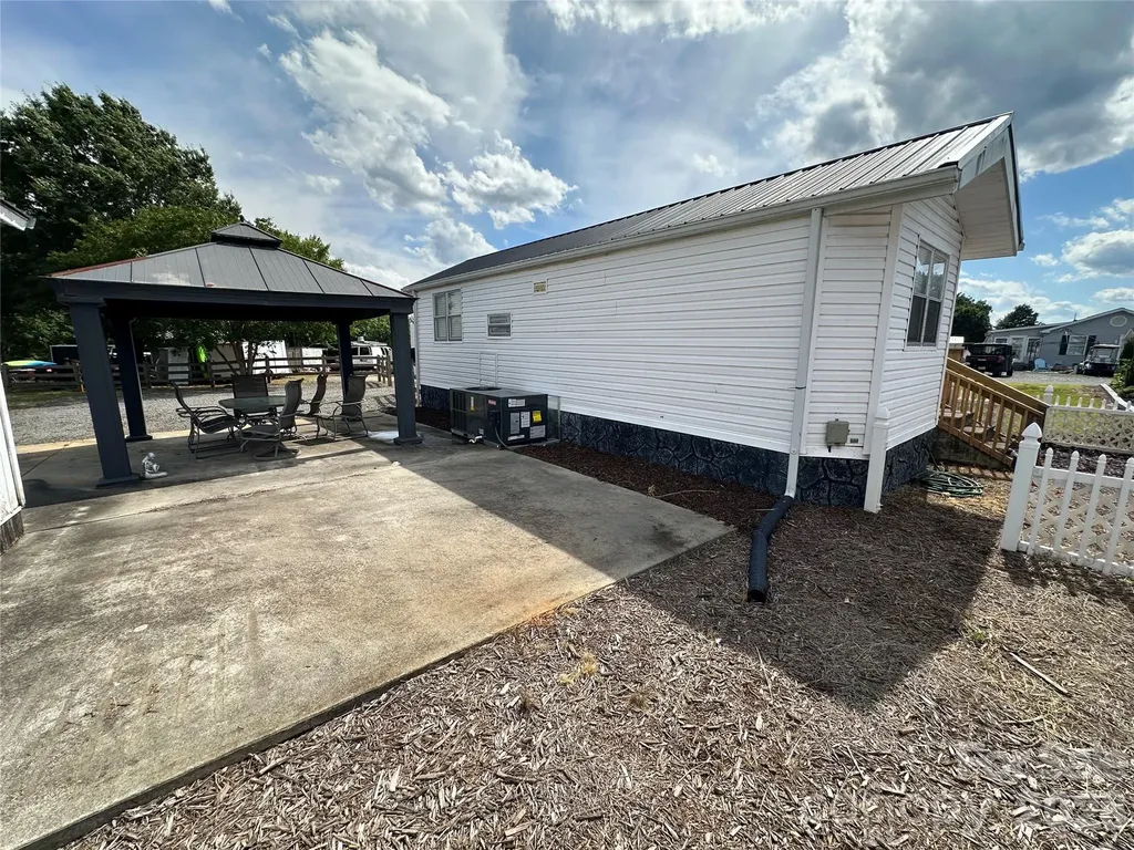 143 Dove Street New London NC 28127
