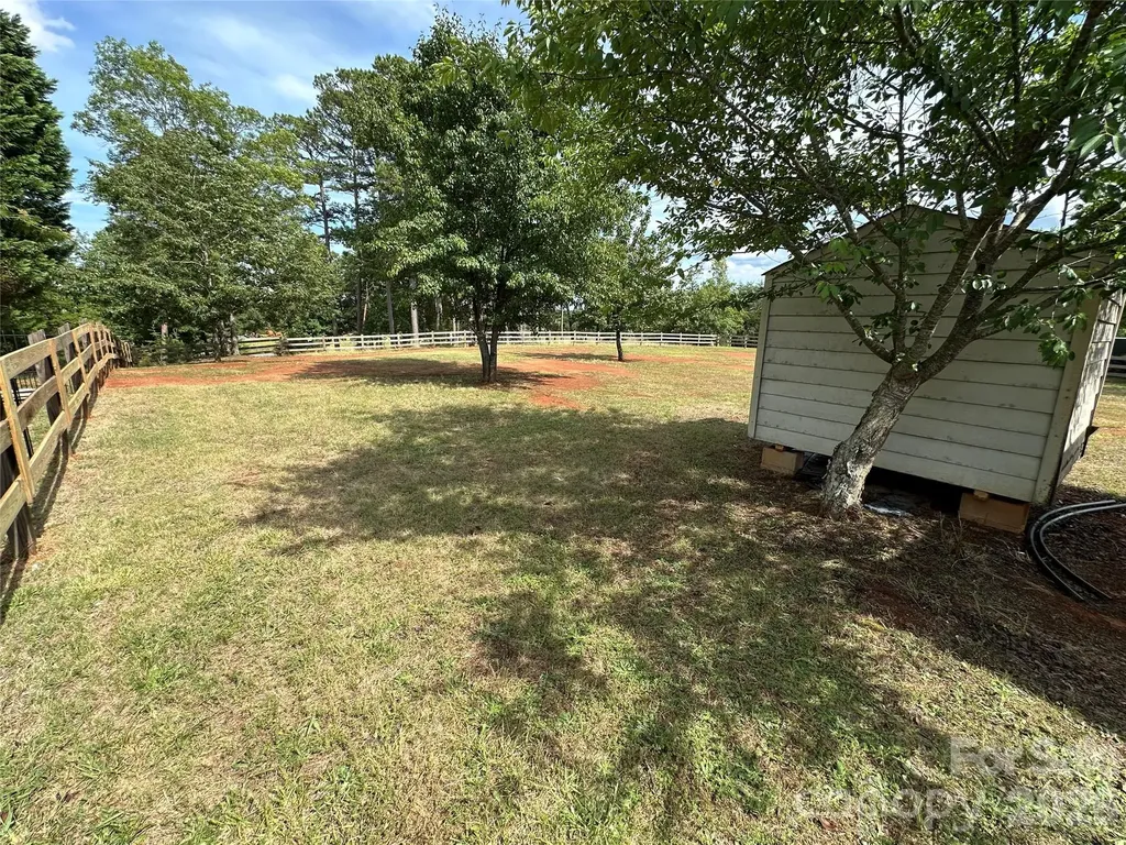 143 Dove Street New London NC 28127