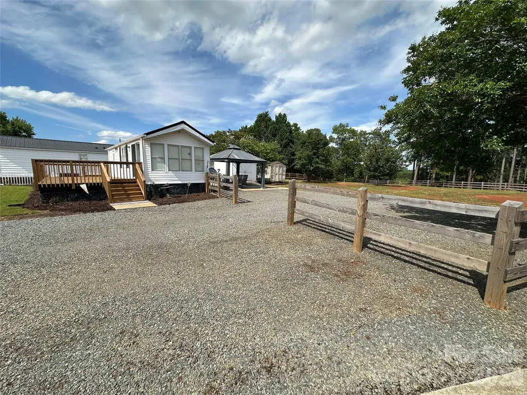 143 Dove Street New London NC 28127