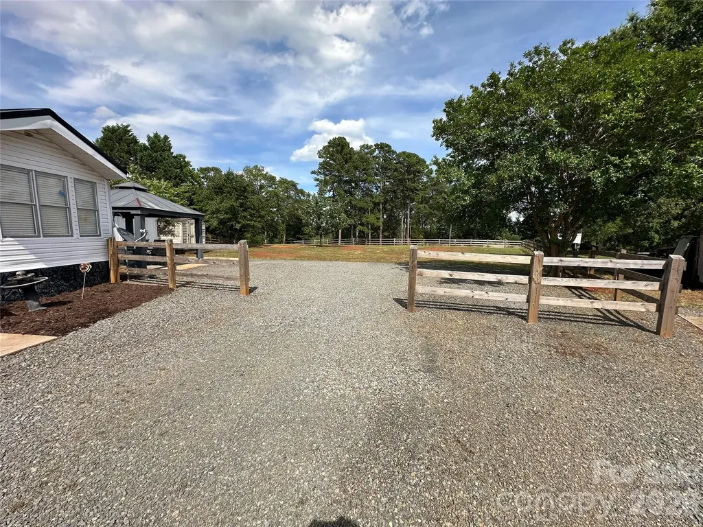 143 Dove Street New London NC 28127