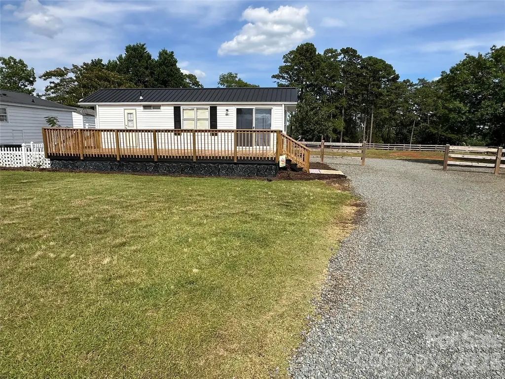 143 Dove Street New London NC 28127