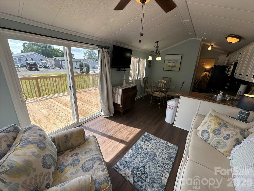 143 Dove Street New London NC 28127