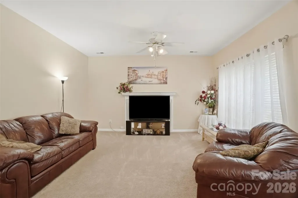 5619 Hedgecrest Place Charlotte NC 28269