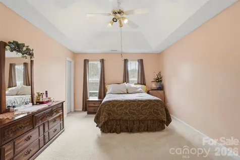 5619 Hedgecrest Place Charlotte NC 28269