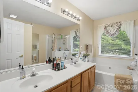 5619 Hedgecrest Place Charlotte NC 28269