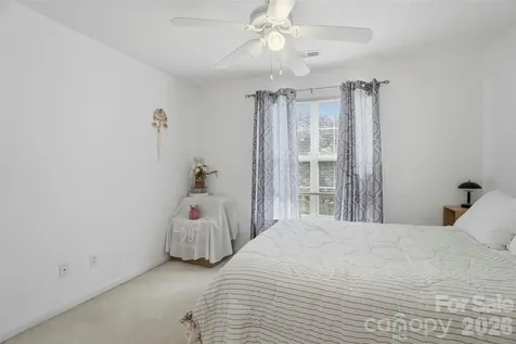 5619 Hedgecrest Place Charlotte NC 28269