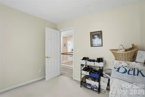5619 Hedgecrest Place Charlotte NC 28269
