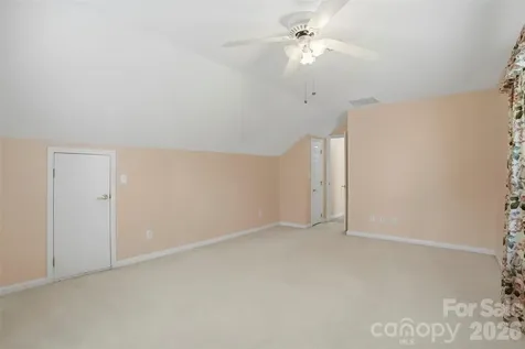 5619 Hedgecrest Place Charlotte NC 28269