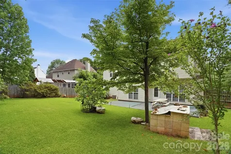 5619 Hedgecrest Place Charlotte NC 28269
