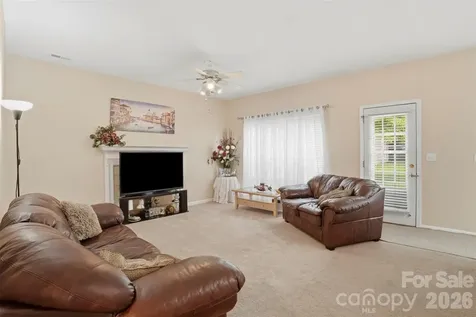 5619 Hedgecrest Place Charlotte NC 28269