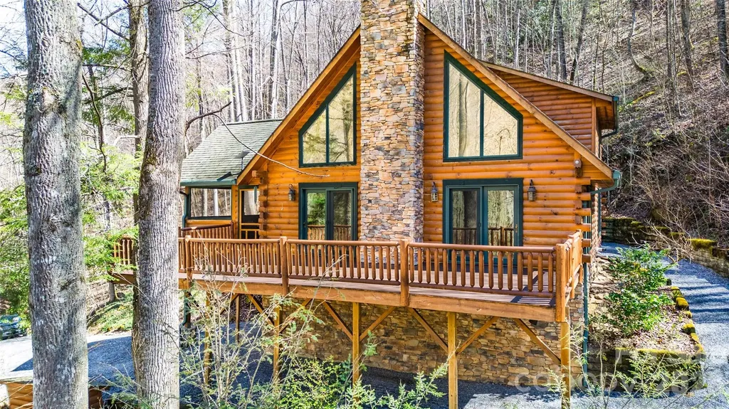 3458 Dicks Creek Road Whittier NC 28789