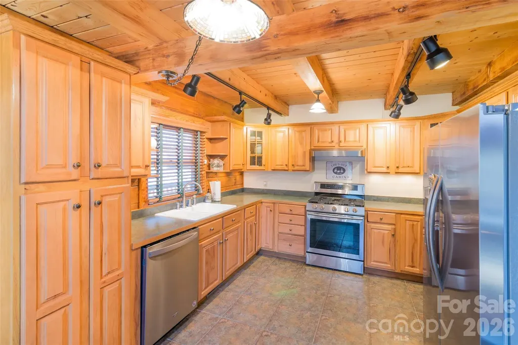 3458 Dicks Creek Road Whittier NC 28789
