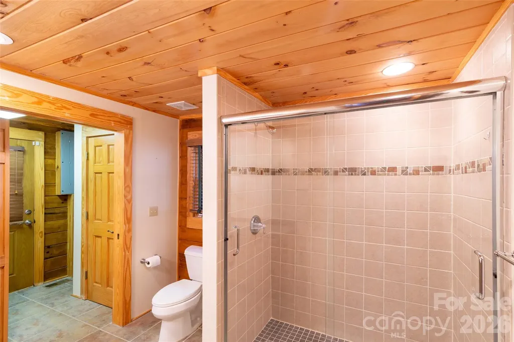 3458 Dicks Creek Road Whittier NC 28789