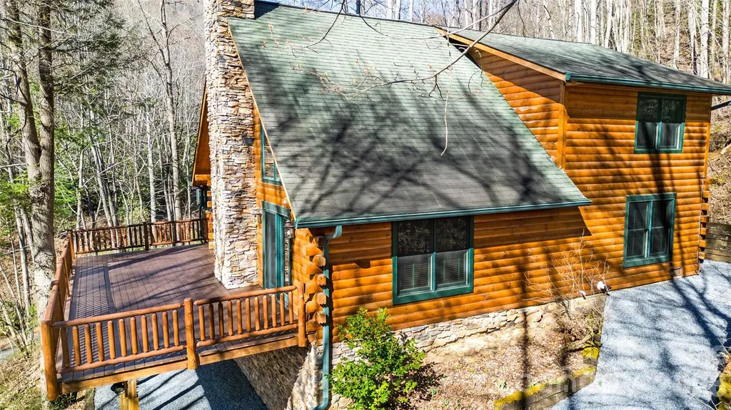 3458 Dicks Creek Road Whittier NC 28789