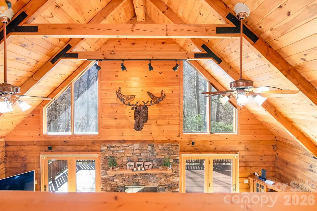 3458 Dicks Creek Road Whittier NC 28789