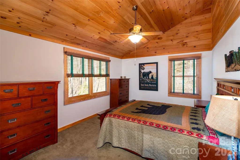 3458 Dicks Creek Road Whittier NC 28789