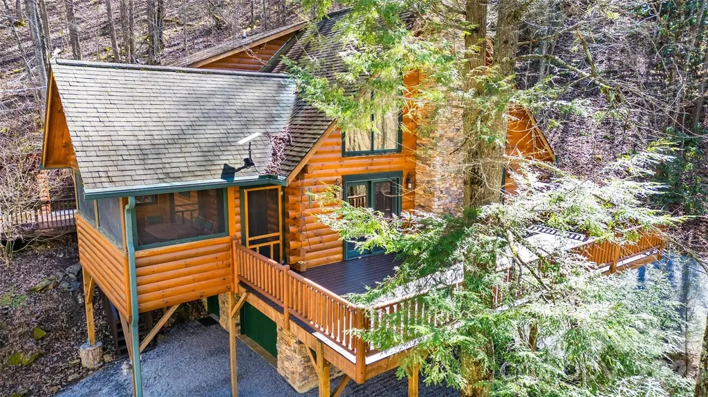 3458 Dicks Creek Road Whittier NC 28789