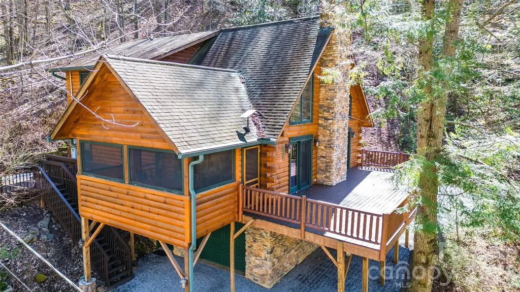 3458 Dicks Creek Road Whittier NC 28789